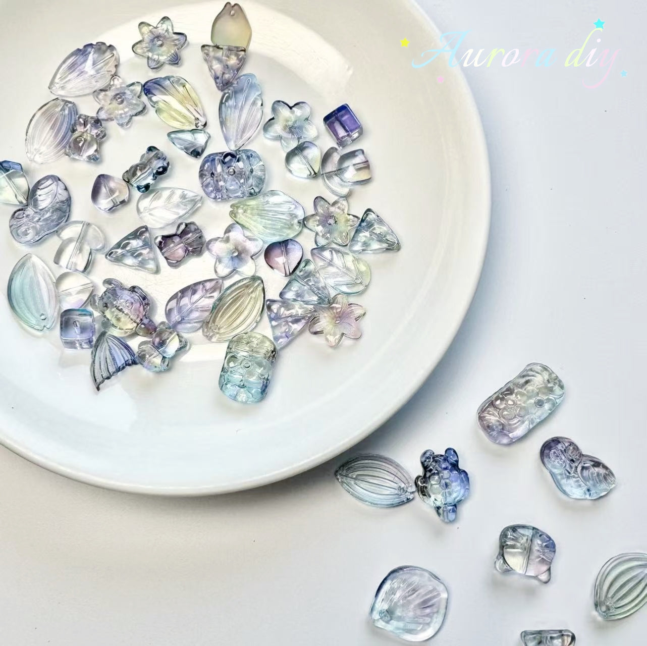 ✨【NEW】Mixed Shapes Gradient Glass Beads Mix, Iridescent Transparent Glass Charms for Handmade Jewelry DIY Bracelet Earring Craft Supplies